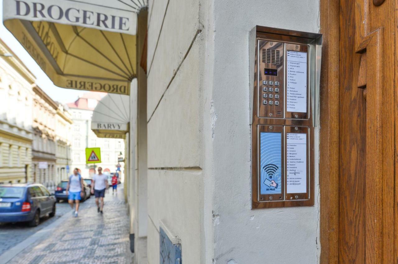 Glamour Frida Apartment Прага Экстерьер фото